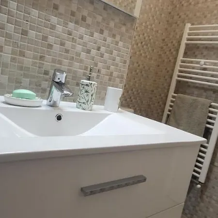 Etaj 4 Fără Lift. Garsoniera Moderna, Bloc Nou *