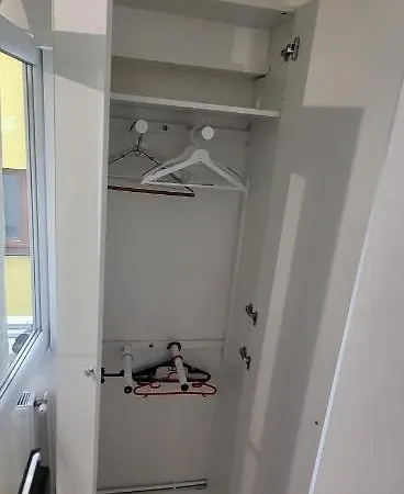 Apartament Etaj 4 Fără Lift. Garsoniera Moderna, Bloc Nou *