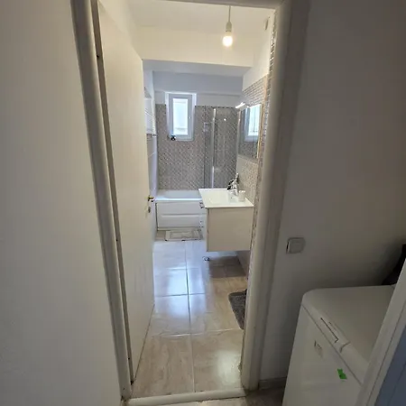 Apartment 28 Constantin Brancoveanu, Craiovita, Self Check-in *